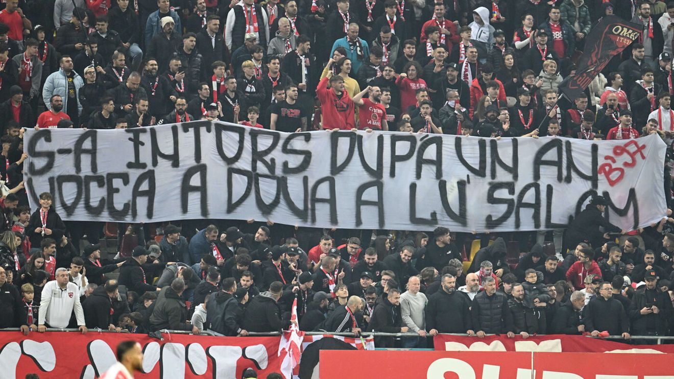 Războiul bannerelor în derby! Galeria lui Dinamo a ştiut majoritatea mesajelor rapidiste