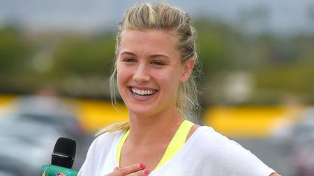 IMAGINEA ZILEI | Genie Bouchard i-a luat costumul Pamelei Anderson 
