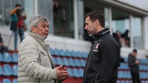 Mircea Lucescu a venit în inspecție la Dinamo și a făcut instrucție cu Kopic și fotbaliștii săi: „Dă-le treninguri să nu răcească”