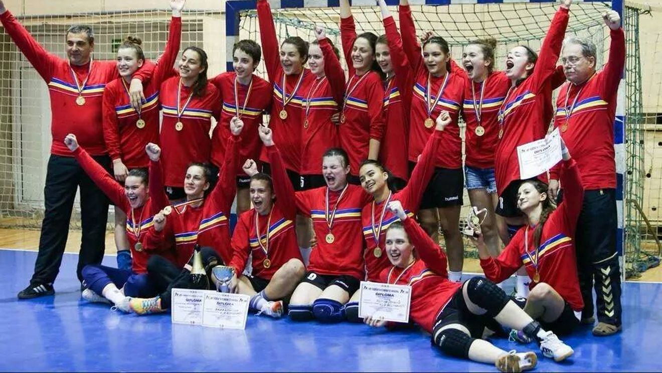 "Și-au bătut joc de copii, de patru luni tot suntem plimbați". Telenovela handbalistică "Tânăr și neliniștit"