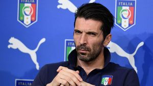 "Lăsați-l pe acest copil să joace!". "Highlander"-ul Buffon a debutat la numai 17 ani împotriva lui Milan și a închis poarta în fața actualului președinte al Liberiei, George Weah. Portretul altfel al unui goalkeeper legendar 