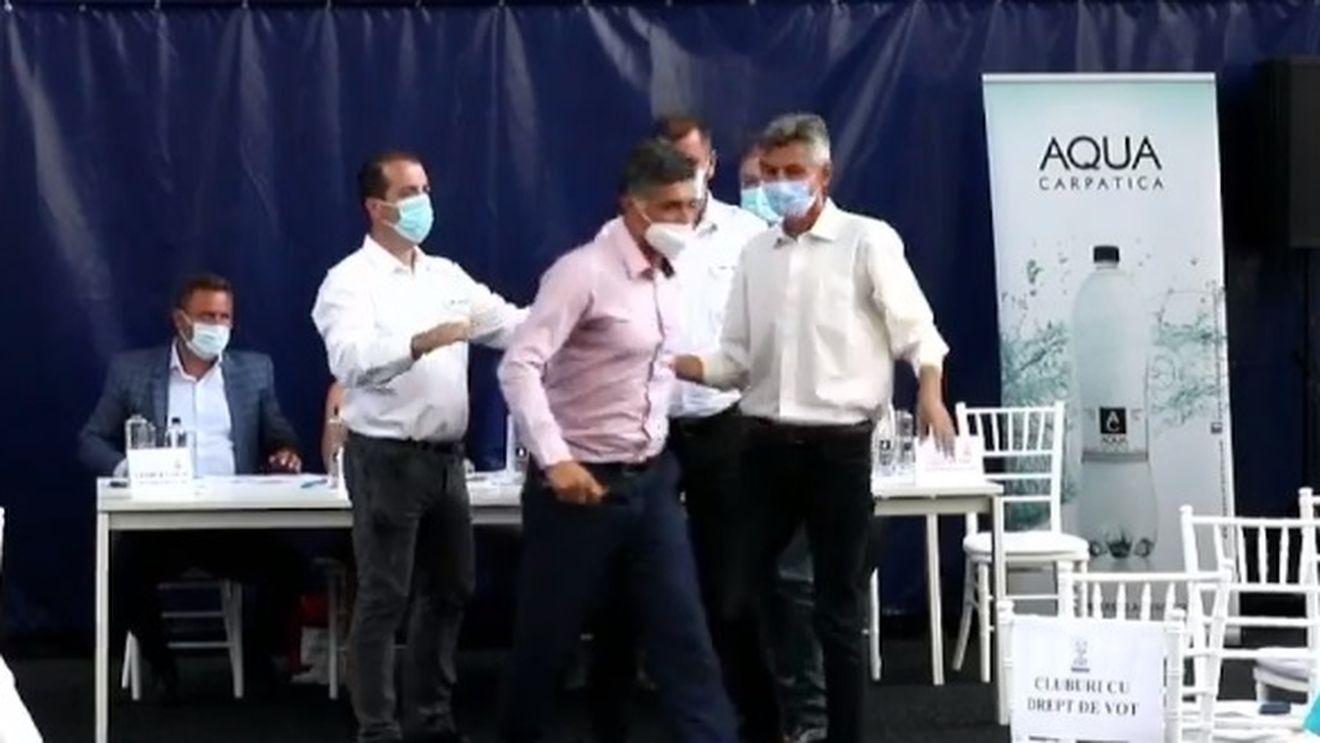 Îmbrânceli la ședința FR de Tenis care a dus la demisia lui Ion Țiriac din funcția de președinte! „Este o agresiune. Păi, nu vă e rușine?" | VIDEO