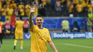 Răzvan Marin a făcut „schimb de tricouri” cu un cunoscut politician! Alături de cine s-a pozat internaționalul român: „Este preferatul meu!”. VIDEO