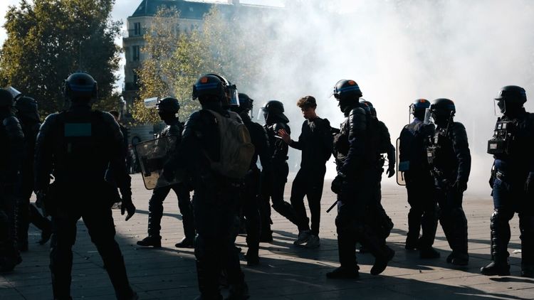 Decizie oficială în Franța, înainte de PSG – Barcelona! Ce se întâmplă cu partida din Champions League după restricțiile de circulație impuse din cauza protestelor violente