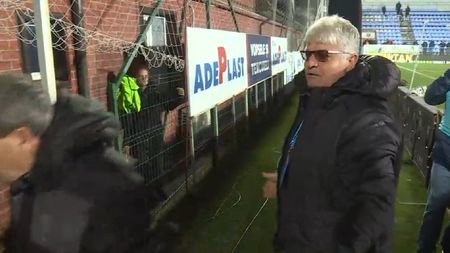 Victorie cu scandal! Câțiva fani i-au înjurat pe Hanca și Nistor, Andone a intervenit imediat: "Nicule, dă-l, mă, afară! Vrei să urc la tine?"