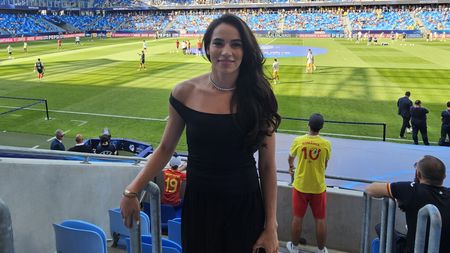 Cea mai frumoasă fotbalistă a țării a venit la România U21 – Spania U21. Teo Meluță a spus care va fi scorul exact și marcatorul tricolorilor