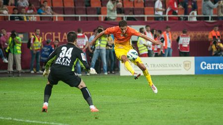 România, TERFELITĂ‚ de New York Times:** "Jucătorii sunt vânduți precum carnea în măcelărie!" ULUITOR: Bălgrădean, la un pas de a fi transferat pe țevi de gaze