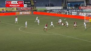 Nu așa joacă un fundaș central! Moment fabulos în Superliga! Dragoș Grigore i-a adus Rapidului victoria la Botoșani cu un euro-gol în prelungiri!