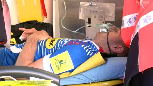 Panică la Botoșani! VIDEO | I s-a făcut rău în timpul meciului și a fost urcat direct în ambulanță