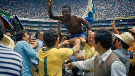 Fotbalistul român căruia legendarul Pele îi trimitea scrisori: ”Și eu am trimis. Aveam o adresă de la el”