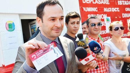 Negoiță a luat biletul care nu era la vânzare.** Șeful 'câinilor' a fost întrecut de fani