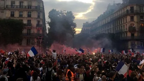FOTO & VIDEO | Nebunie pe străzile Parisului după ce Franța a ajuns în finala Mondialului