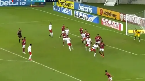 S-a marcat golul anului! Modul uluitor în care a putut să înscrie un fotbalist brazilian | VIDEO