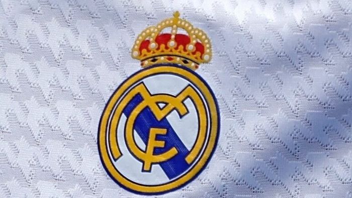 Real Madrid i-a trimis contractul de transfer unui fotbalist român!