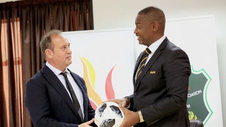 România, la Cupa Africii! Marinică, selecționer prin concurs de CV-uri: omul cu doctorat în fotbal și contracte în 27 de țări: "În România a fost cel mai greu să antrenez" | INTERVIU