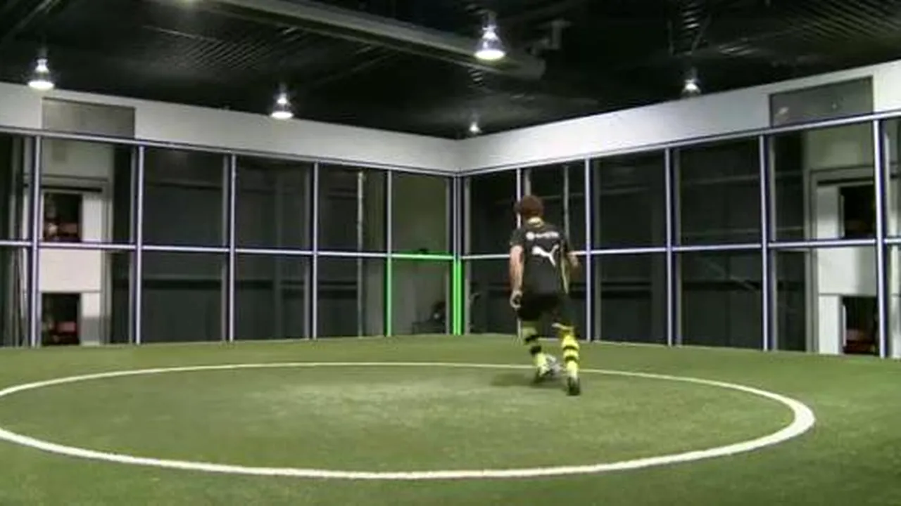 VIDEO Borussia hi-tech!** Campioana Germaniei a dezvăluit unul dintre secretele succesului: un ROBOT îi învață fotbal pe elevii lui Klopp