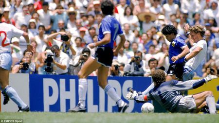 Golul lui Maradona, "în oglindă". VIDEO | Un anonim a reușit unul dintre cele mai frumoase goluri înscrise vreodată