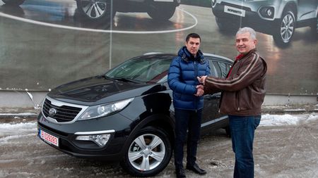 În preajma Crăciunului, Mihai Leu a primit cadou un Kia Sportage