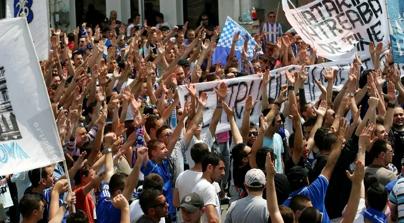 FOTO Fani din Alba-Iulia au venit la mitingul anti-Mititelu** din Craiova! 