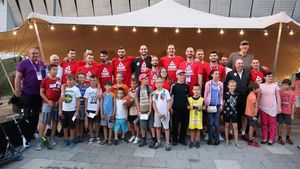 România intră în arena "leilor"! Naționala de baschet susține vineri, de la ora 20:30, în compania Cehiei, primul meci la Eurobasket după o pauză de 30 de ani. Două bombe la debutul turneului final