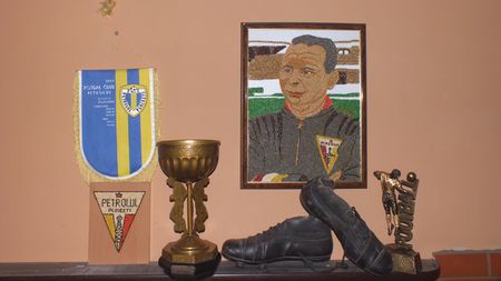 Ținea cuiele în trofeu! Cupa primită de Petrolul după câștigarea titlului a fost regăsită dintr-o mare întâmplare! 