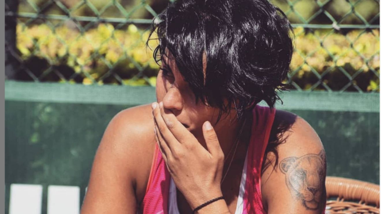 EXCLUSIV | "Mi-am făcut tatuajul și a doua zi eram pe teren, la antrenament!" Parcursul de vis de la Roland Garros a propulsat-o în prima sută, iar acum, cu un zâmbet molipsitor, e în turul doi la BRD Bucharest Open. "Viața mea nu s-a schimbat. De fapt, într-un fel, pentru că altfel aș fi jucat calificări aici"