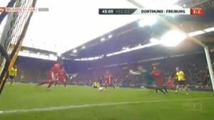 INCREDIBIL** Freiburg a deschis scorul la Dortmund, dar ceea ce a urmat le-a adus aminte de cel mai urât coșmar! De 11 ani nu mai reușise asta Borussia! VIDEO Ce au făcut în 5 minute