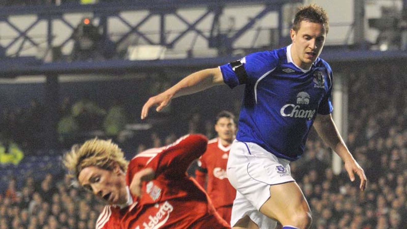 Un alt fotbalist englez jefuit!** Phil Jagielka a fost atacat cu un cuțit în propria sa casă!