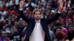 Dinamo a dat lovitura anului și visează să lupte cu granzii Europei! Dezvăluiri spectaculoase despre tehnicianul care se pregătește de meciuri cu Barcelona și Real Madrid: „El este cel mai titrat antrenor din România!”. EXCLUSIV