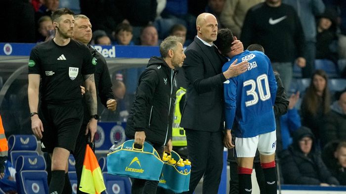 A scăpat ca prin minune să fie dat afară, dar șansele să plece de la Rangers sunt uriașe. Cinci legende ale scoțienilor dau verdictul despre antrenorul care l-a chinuit pe Ianis Hagi în ultimul timp