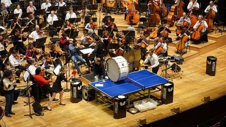 IMAGINEA ZILEI vine din tenisul de masă. Vi-i mai amintiți pe Tom și Jerry făcând asta? Dar concertele cu butoaie? Muzica cu bormașina? O să vă placă beat-ul cvadruplei campioane europene Daniela Dodean