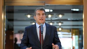 Transferul cu care Laporta vrea să dea să betoneze defensiva e ca și rezolvat! Chelsea Londra este la un pas să mai piardă un fotbalist, după ce Barcelona a pus deja pe site-ul său oficial tricoul vedetei!