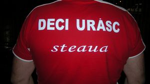 Fanii dinamoviști au început războiul cu Steaua încă din Antalya. FOTO: Mesajul afișat de doi suporteri la primul amical