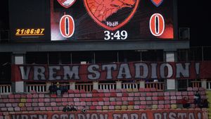 Se poate mai rău de atât? "Vestiarele cad pe noi, nici apă caldă nu avem". Stadionul Dinamo, o ruină pe care se joacă meciuri din Liga 1