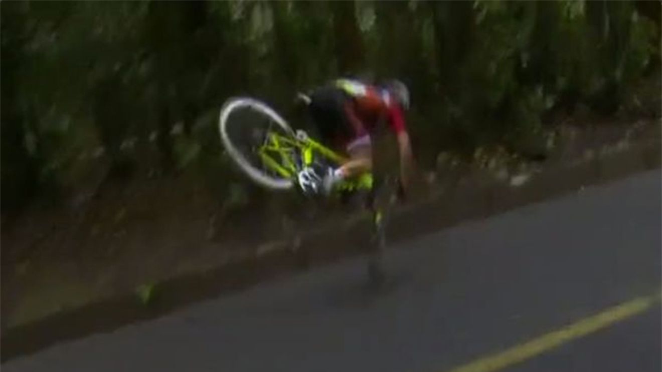 Annemiek van Vleuten, după ce a suferit trei fisuri ale coloanei vertebrale și o comoție cerebrală: "Voi fi bine, dar sunt extrem de dezamăgit după cea mai bună cursă din cariera mea!"