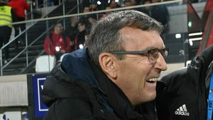 Eugen Neagoe a început să râdă când a fost întrebat dacă Laurențiu Reghecampf a dat târcoale la Universitatea Craiova: „Dacă alții procedează așa nu mă interesează. Nu stau să mă gândesc la ce visează unul sau altul” | VIDEO EXCLUSIV ProSport Live