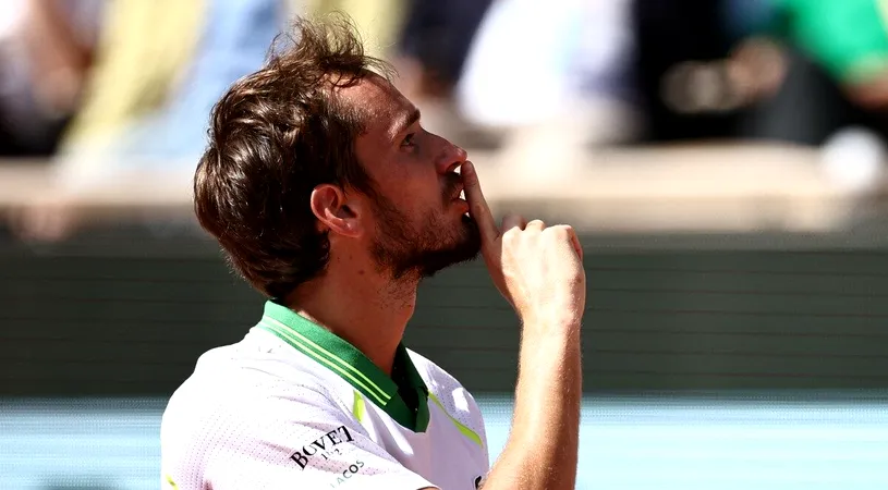 Surpriză monumentală la Roland Garros! Daniil Medvedev, al doilea favorit al turneului, a pierdut la debut contra numărului 172 ATP! Rusul a fost un car de nervi și s-a certat cu spectatorii | VIDEO