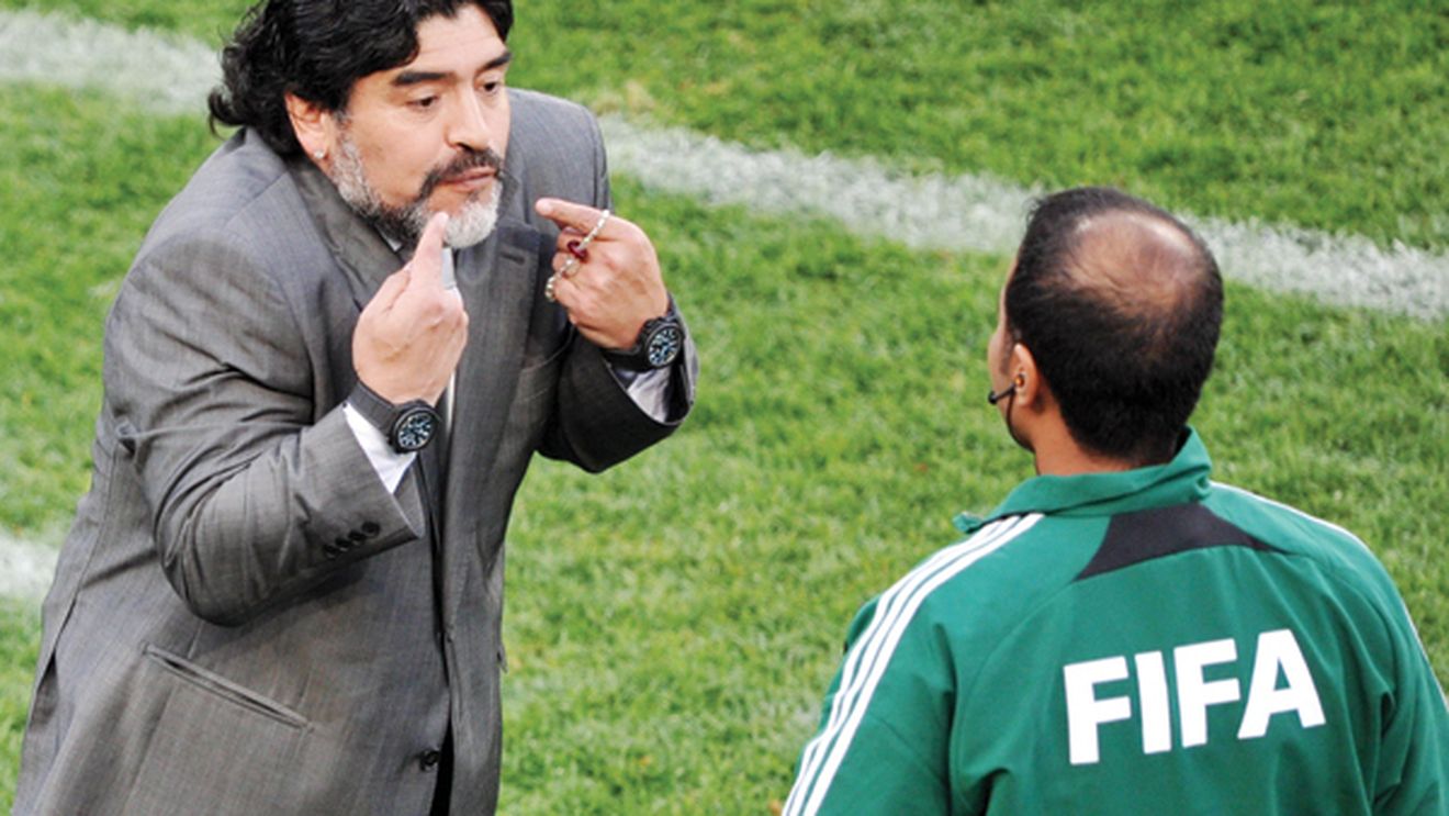 Vlăduț Munteanu e singurul român cu ceas "Maradona"