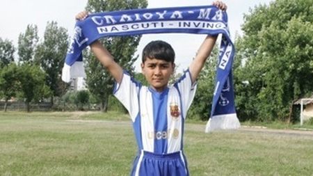 Vis de suporter! Oltenii joacă în Ghencea și pentru Ștefan Baiaram, un atacant de 8 ani, care vrea să ajungă la fel ca Fl. Costea