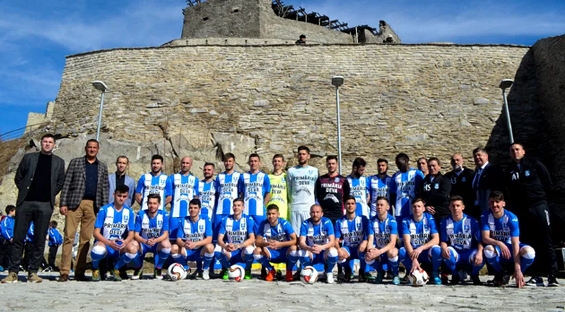 CNS Cetate Deva și-a prezentat lotul printr-o ceremonie fastuoasă, la Cetatea Devei.** Clubul hunedorean și-a făcut imn și începe returul cu gândul la promovare