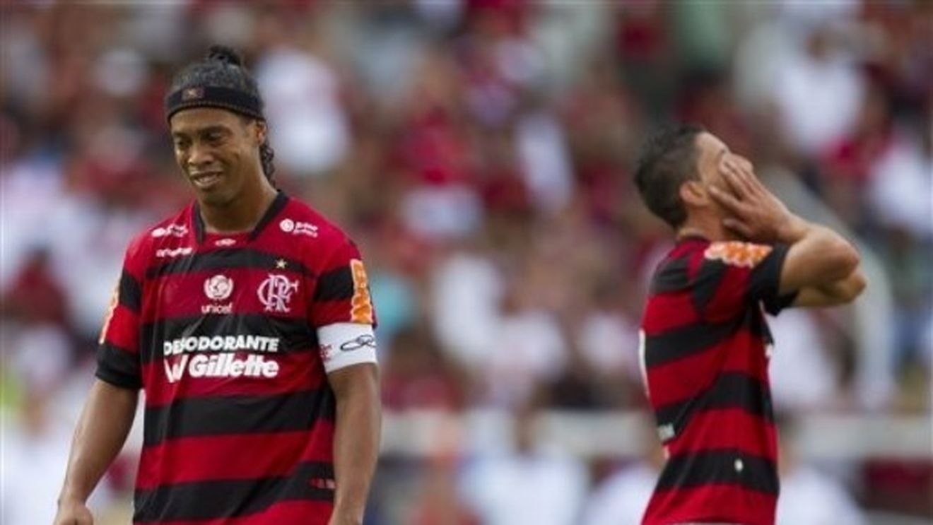 Are 13 goluri în 26 de meciuri, dar joacă pe GRATIS în Brazilia: **"Ronaldinho nu și-a primit salariul de 4 luni"