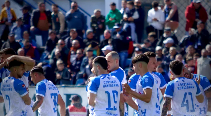 Corvinul nu poate juca la Petroșani cel puțin în prima parte a noului sezon din SuperLigă. Problemele pe care le întâmpină și arena unde va evolua ”acasă”