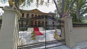 Cea mai tare donație din istoria României e făcută de Gigi Becali: „Le-am dat palatul pe numele lor!”. Miliardarul recunoaște că a renunțat la cel mai scump imobil pe care îl avea în patrimoniul personal