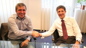 Gică Popescu a devenit consilierul prim-ministrului. Se va ocupa de organizarea Euro 2020. Premierul Tudose: "Sunt convins că și Gică Hagi va da o mână de ajutor"
