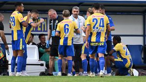 Liviu Ciobotariu şi-a felicitat fotbaliştii după victoria cu Metaloglobus: „Mă bucur că au făcut asta”