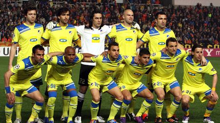 Cât ne-am fi dorit să auzim un român spunând asta în sferturile Ligii: "Balonul e rotund" :) Cum își face APOEL curaj înainte de meciul cu Real Madrid