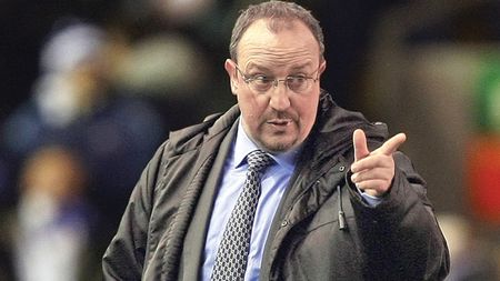 "Dacă ai demnitate, pleacă!"