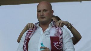 Arpad Paszkany, atac fără precedent la Becali:** "Are dungă roșie pe buletin! Cu radioul și cu nebunii nu ai cum să te cerți"