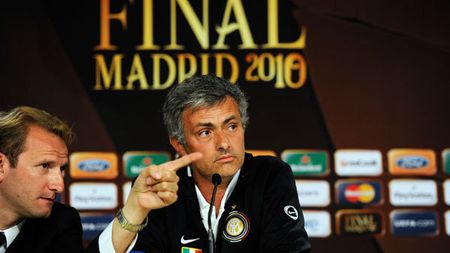 Mourinho: "Și eu și Van Gaal vom scrie istorie"!