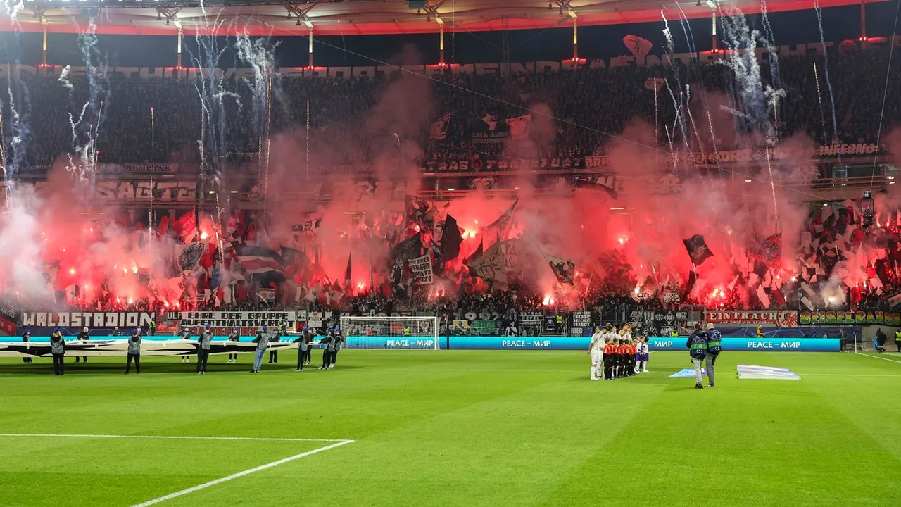 Protest în masă al fanilor lui Eintracht: au invadat conturile de socializare ale lui Napoli și au publicat mii de imagini cu pizza cu ananas la comentarii